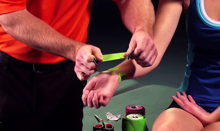 A kineziotape alkalmazása – vizsgálat, felhelyezés A kineziotape alkalmazása – vizsgálat, felhelyezés
